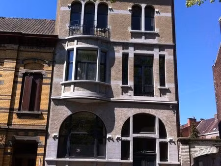 immeuble de rapport: ◊ belgique: 4 appart - rev annuel 38.568  rend de 5 7%