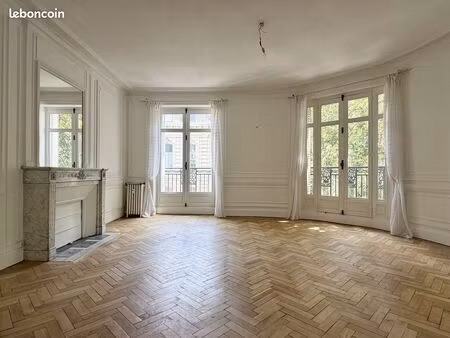 appartement 6 pièces 196 m²