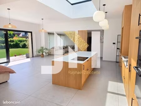 propriété 8 pièces 238 m²