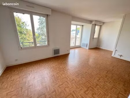 studio 1 pièce 38 m²