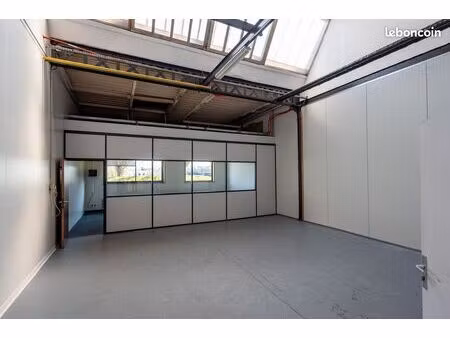 local d'activité - 72 m²