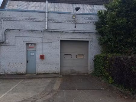 local industriel 320 m² – bureaux + accès camion – sécurisé