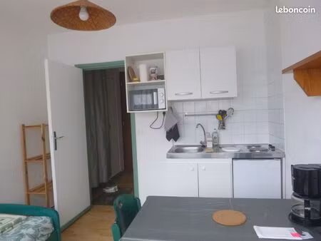 studio meublé 320+charges (eau  chauffage  entretien parties communes  concierge)