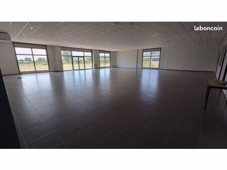local commercial 650m² visible a25