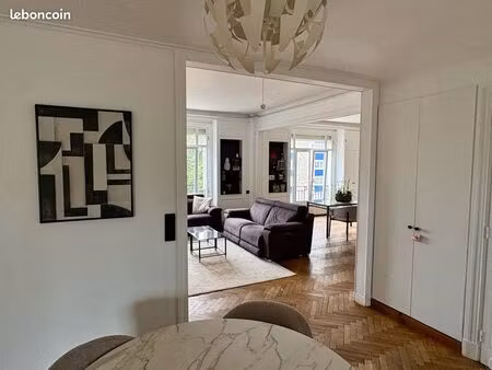 location magnifique appartement 131m2  3m sous plafond  parquet chevron  cuisine et salle 