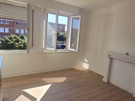 particulier loue appartement deux pièces -centre ville de courrieres