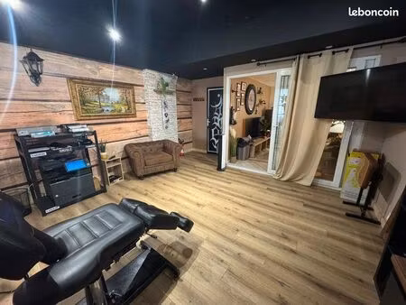local commercial 65m2 centre lens