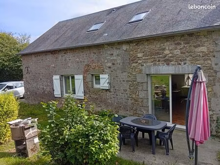 maison en pierre en bordure de forêt
