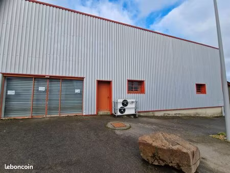 local commercial + stockage 900 m² à louer