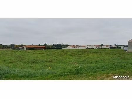 terrain à bâtir de 855 m² à maringues (63)