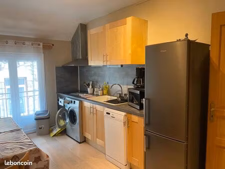 appartement situé à 50 m de l'église dans l'hyper centre de la bourboule dans une rue au c