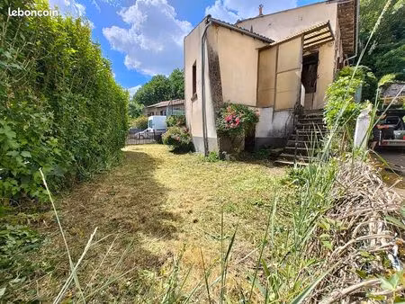maison à rénover enval avec jardin et terrasse