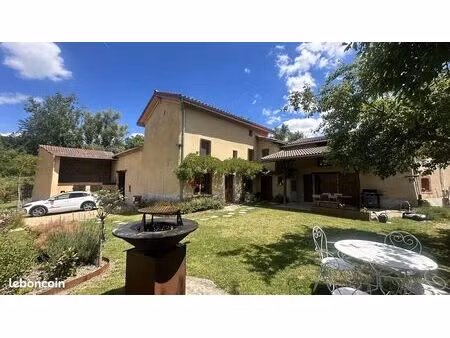propriété 8 pièces 180 m²