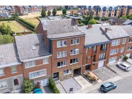 4 appartements avec caves et greniers + 7 box de garage