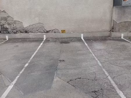 place de parking 1er mai