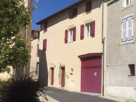chauriat maison bourg t2 45 m2 + buanderie +moto .climatisation réversible