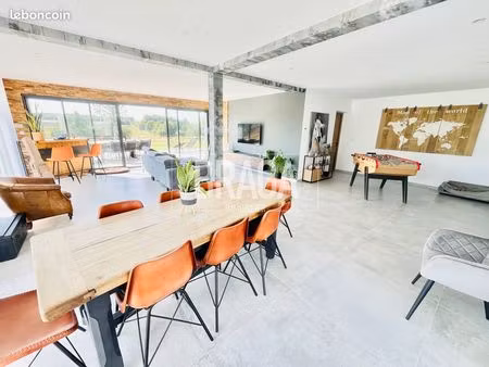 villa 7 pièces 221 m²