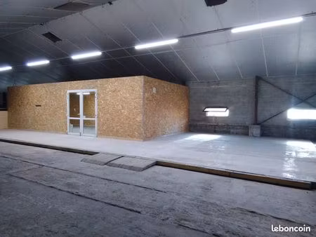 a louer à 12 kms de saint -die un local d'une superficie totale de 236 m2 à l'intérieur d'