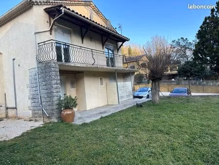 haut de maison avec jardin privé