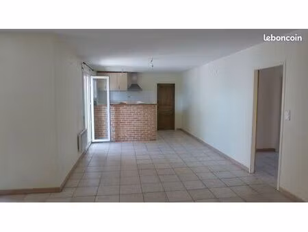 maison 3 chambres sur terrain clôturé