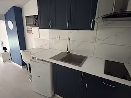 appartement 16m2 refait à neuf parking gratuit et facile dans quartier calme facile d accè