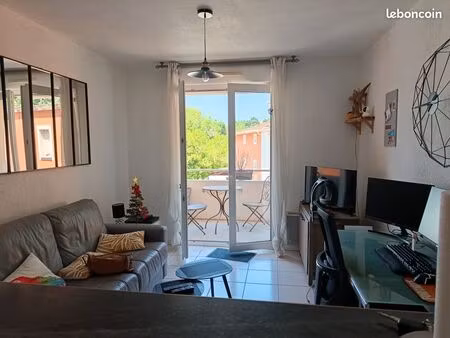 agréable appartement t2 32m² proche du centre de billère dans résidence de 2008 sécurisée 