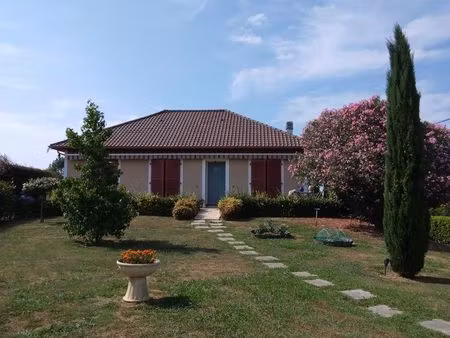 av maison avec grand sous-sol sur 1200mterrain
