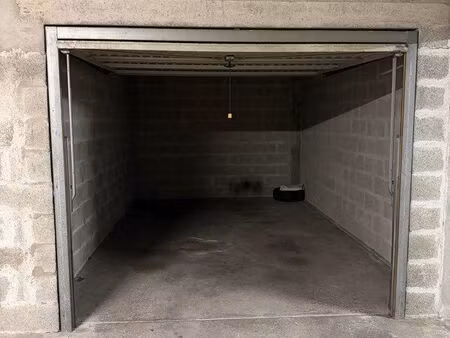 garage dans parking sécurisé