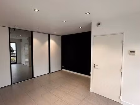 local commercial / showroom 27 m² – centre de biarritz – parking – climatisation