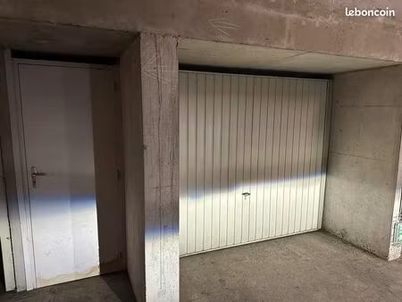 à saisir : garage box fermé 17 m² proximité charpennes quartier tonkin