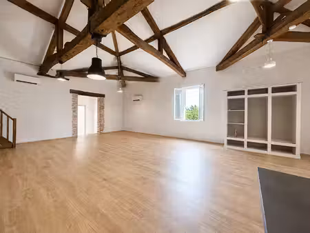 a louer - loft de 153 m² avec deux chambres et climatisée  à 3 minutes d'agen