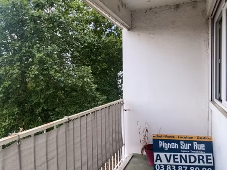 appartement à rénover de 67 m2 habitables proche centre vill