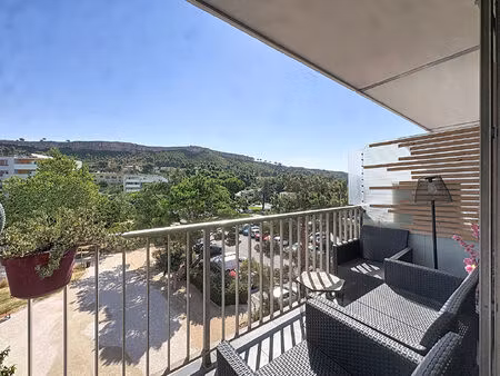 a vendre en exclusivité un appartement 4 pièces 82.68 m2 avec balcon secteur les pins rési