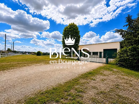 entrepot de 200 m² sur 4000 m² de terrain clos