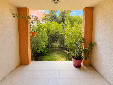 appartement en rez-de-jardin avec extérieurs à proximité des
