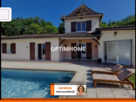 maison avec sa tour de 6 pièces