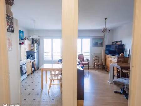 t2 51 24 m2 habitables  vue panoramique sur les monts d'or sans vis à vis