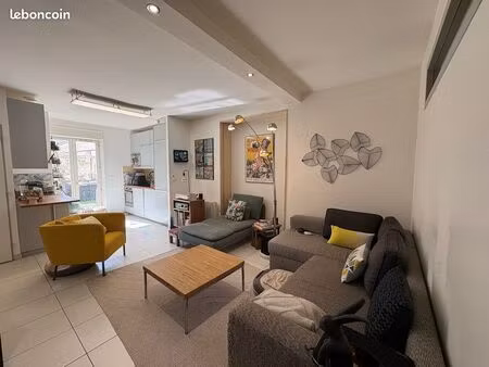 lyon 8ᵉ – appartement t2 avec extérieur  cave et place de stationnement