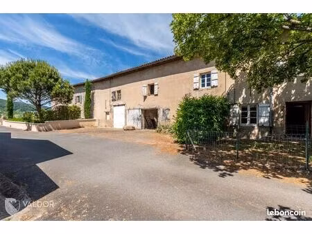 maison 250 m² régnié-durette