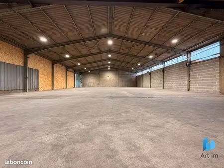 local 800 m² la flèche