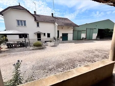 propriété 6 pièces 151 m²