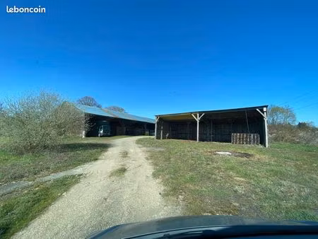 locaux agricoles 700m2 - parigné l’évêque sur 900m2 de terrain