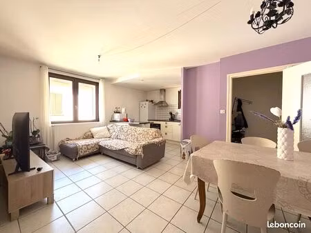 immeuble 20 pièces 326 m²