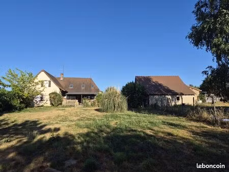 maison avec dépendance  grange et terrain de 8 000 m²