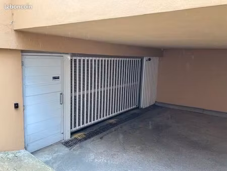 a vendre parking dans residence