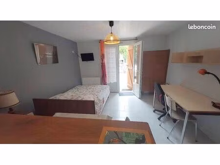 location studio meublé