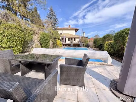 maison 6 pièces 234 m²