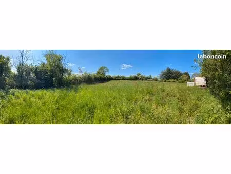 terrain de 2430 m2 – accès voiture