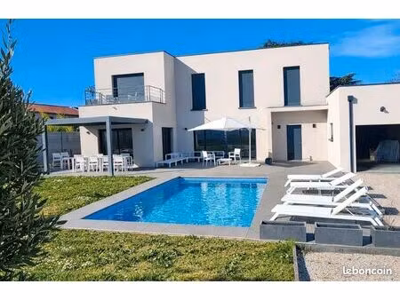 villa contemporaine 188 m² – 4 chambres – piscine chauffée – prestations de qualité