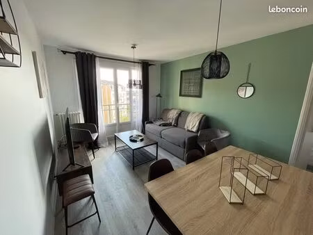 chambre meublée avec salle de bain privative
